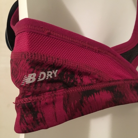 New Balance jewel feather camo sports bra size s - Picture 7 of 8